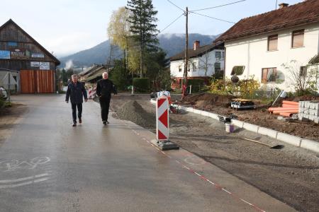 DOLENJE JEZERO NOVO AVTOBUSNO POSTAJALIŠČE 02 FOTO LJUBO VUKELIČ